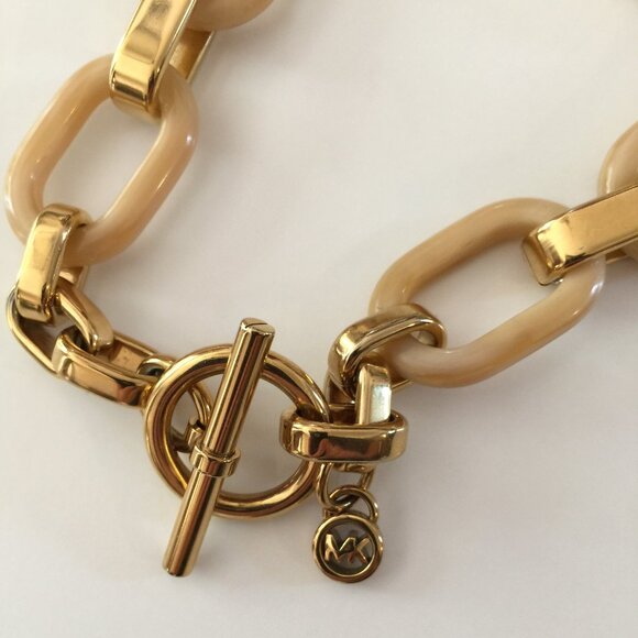 MICHAEL KORS GOLD AND ACETATE HOOP CHAIN NECKLACE - Picture 2 of 3